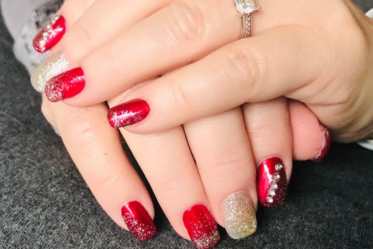 Cherry Nails dining area