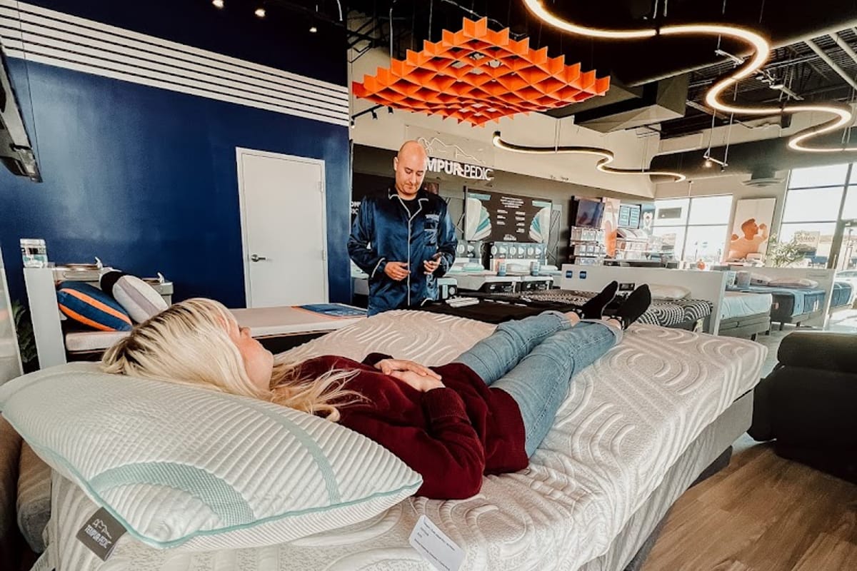 Snooze Mattress dining area