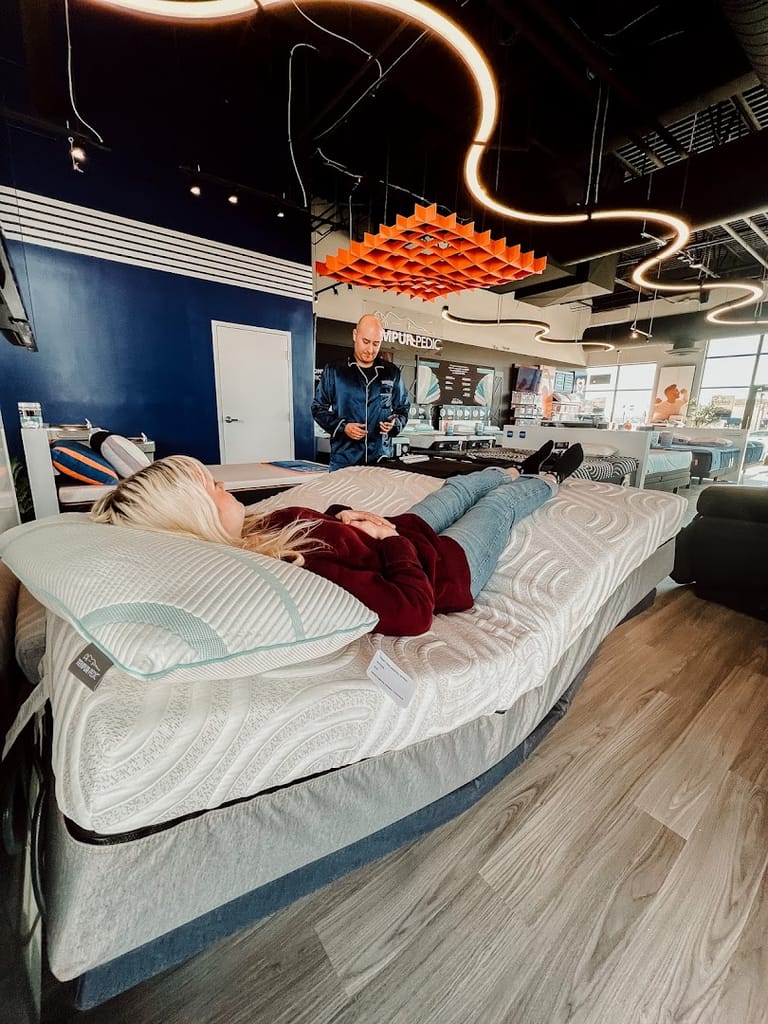 Snooze Mattress dining area