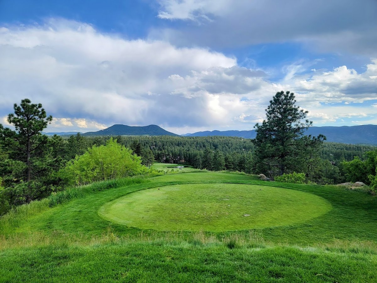 Golf Club At Bear Dance atmosphere and seating