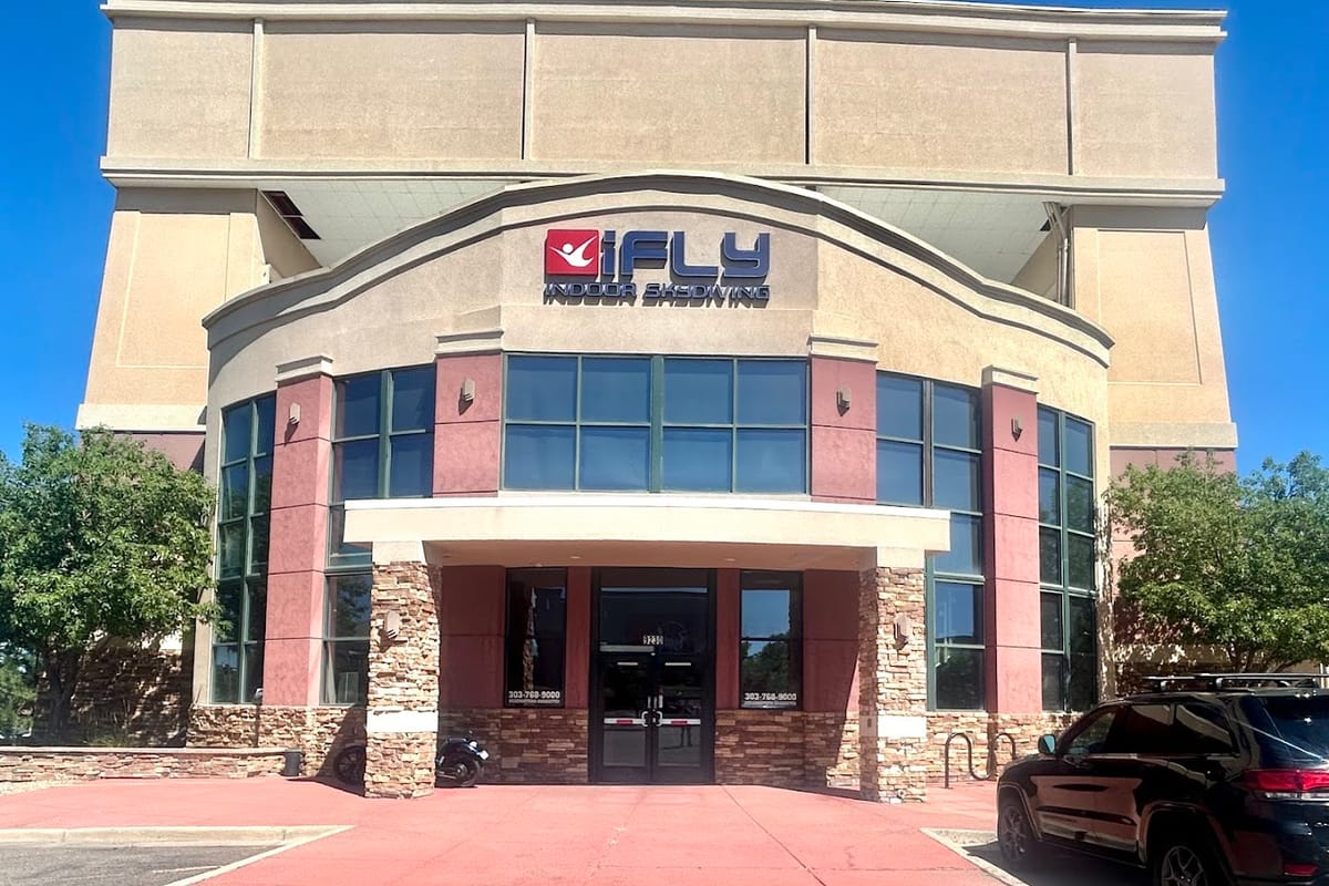 iFLY Indoor Skydiving - Denver atmosphere and seating