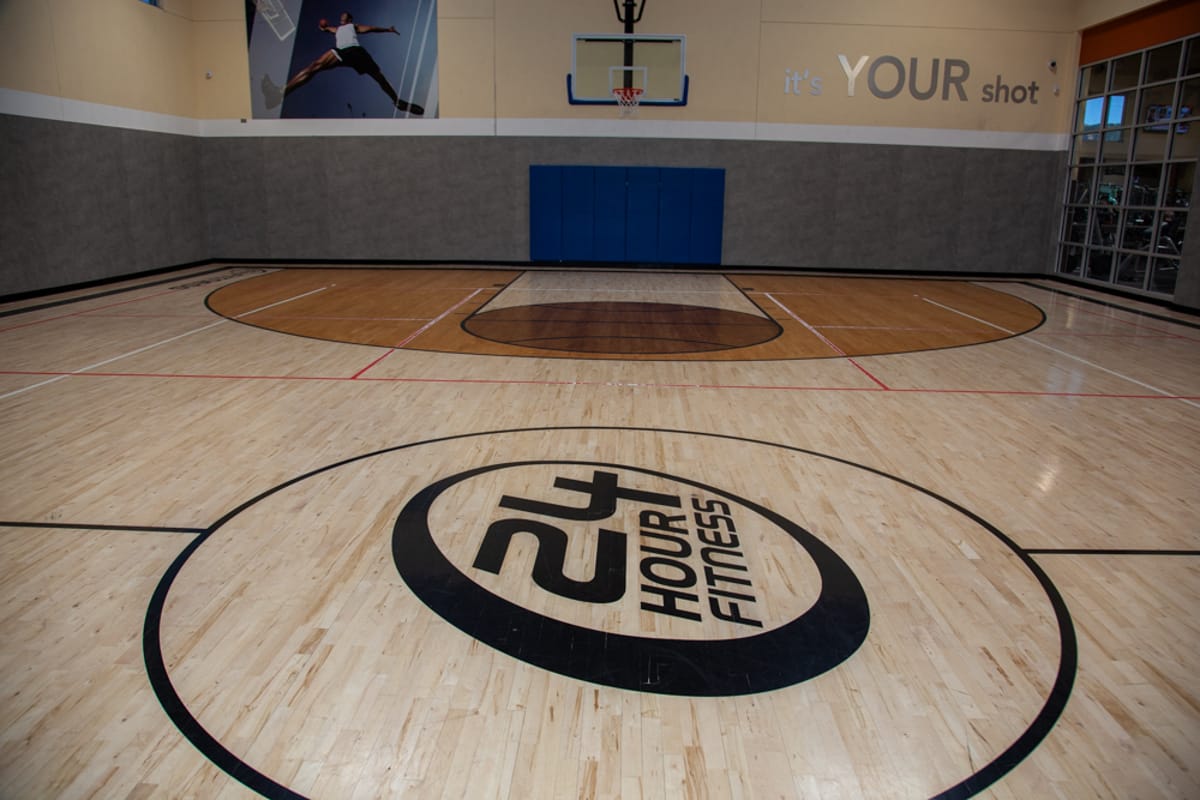 24 Hour Fitness exterior entrance