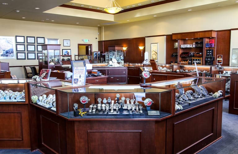 Matheu's Fine Watches & Jewelry atmosphere and seating
