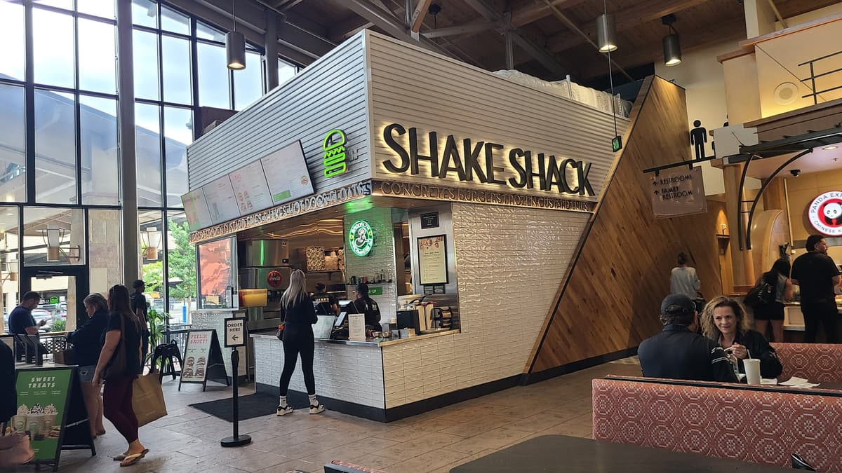 Shake Shack Park Meadows restaurant in Lone Tree, Colorado