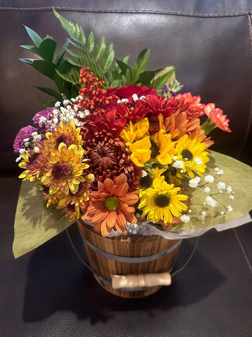 Basket Blossom dining area