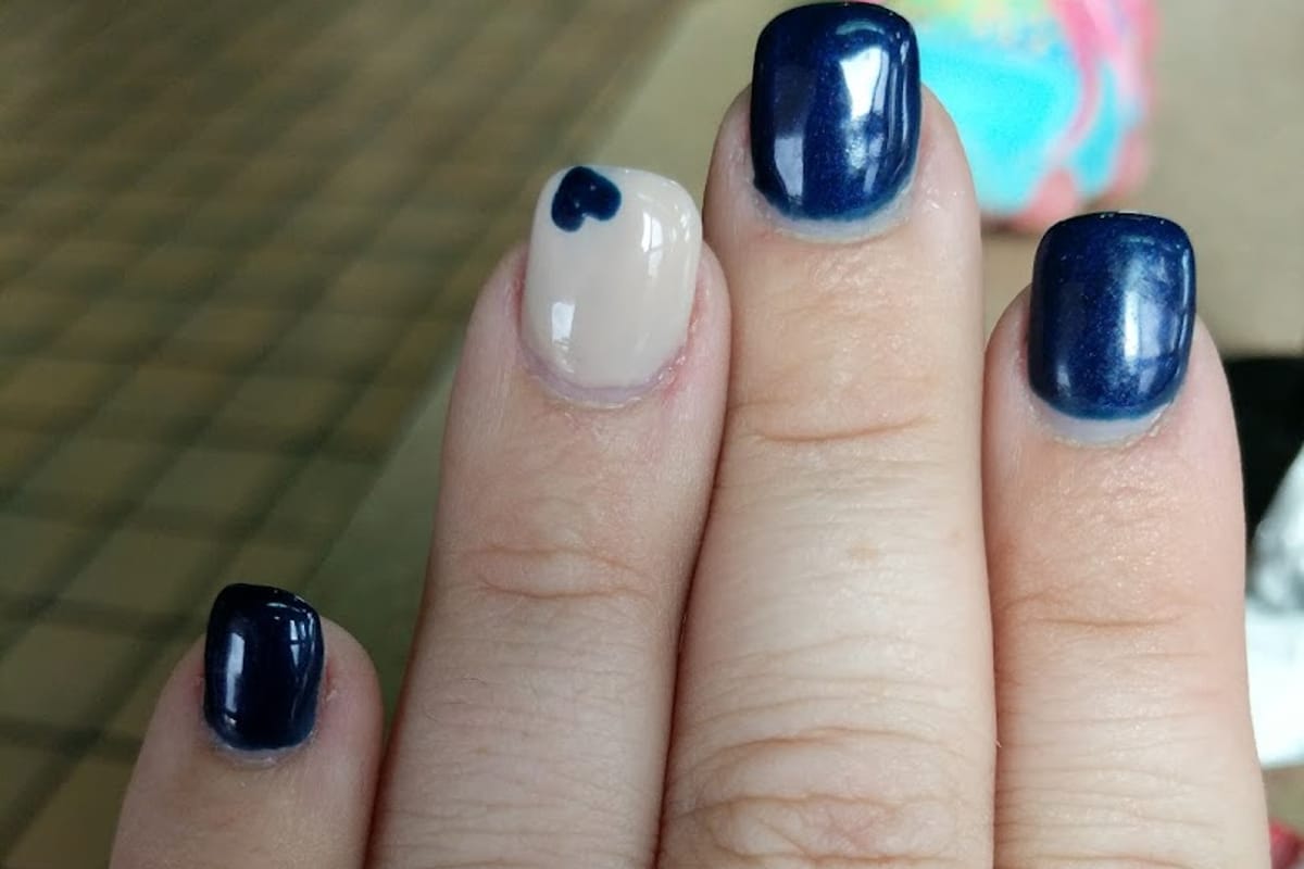 In Style Nails atmosphere and seating