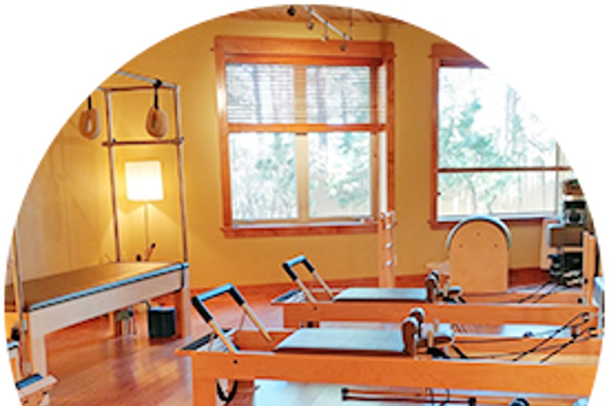 Full Circle Larkspur atmosphere and seating