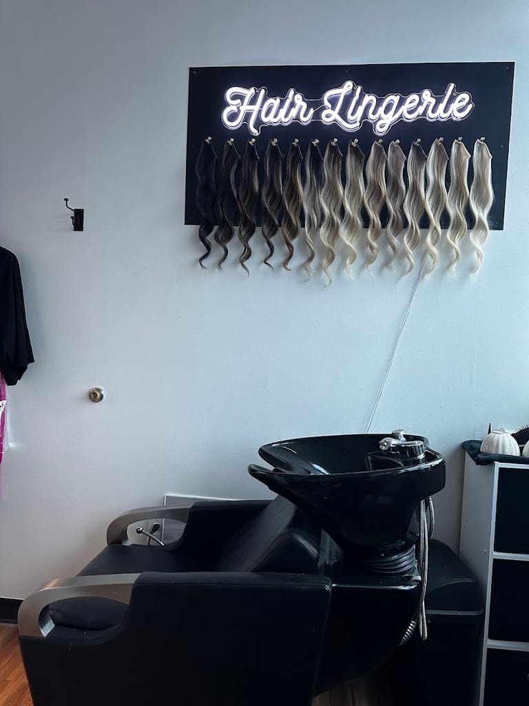 SRO Co Salon atmosphere and seating