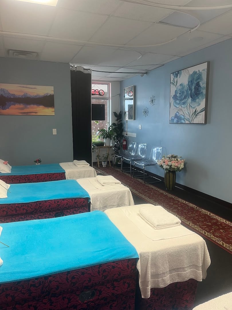 Aqua Pura massage atmosphere and seating