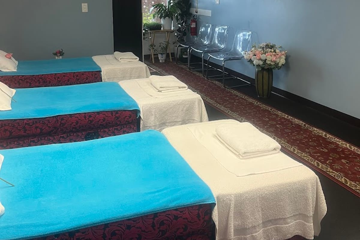 Aqua Pura massage atmosphere and seating