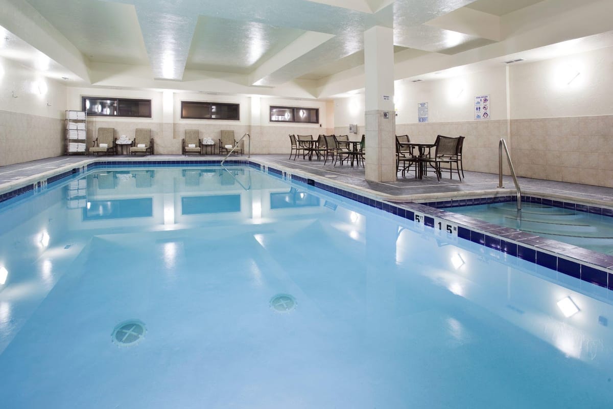 Holiday Inn Denver-Parker-E470/Parker Rd by IHG atmosphere and seating