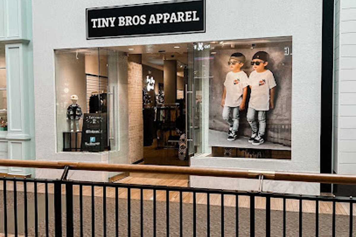 Tiny Bros Apparel atmosphere and seating