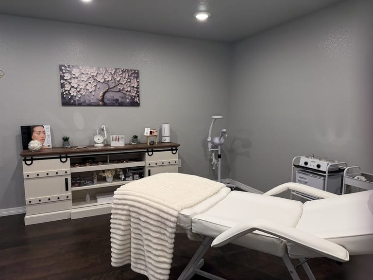 Glow by Summer Esthetics – Facials, Lashes & Waxing featured offerings