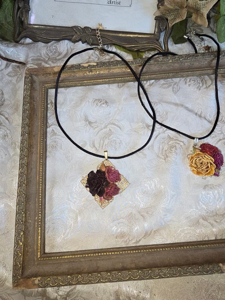 Fleur to wear dining area