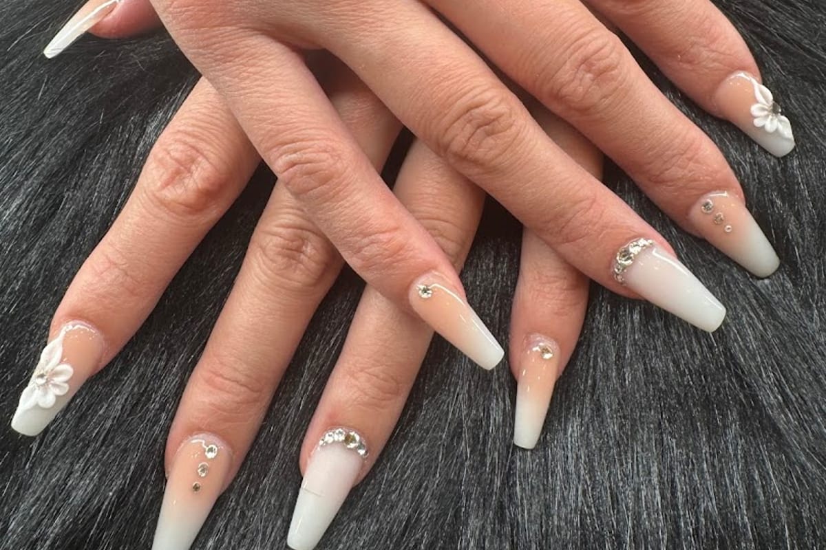 Bella V Nails & Spa dining area