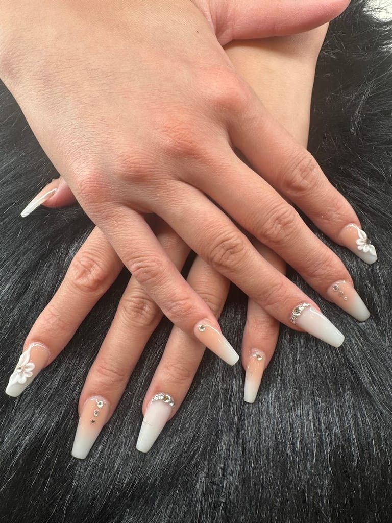 Bella V Nails & Spa dining area