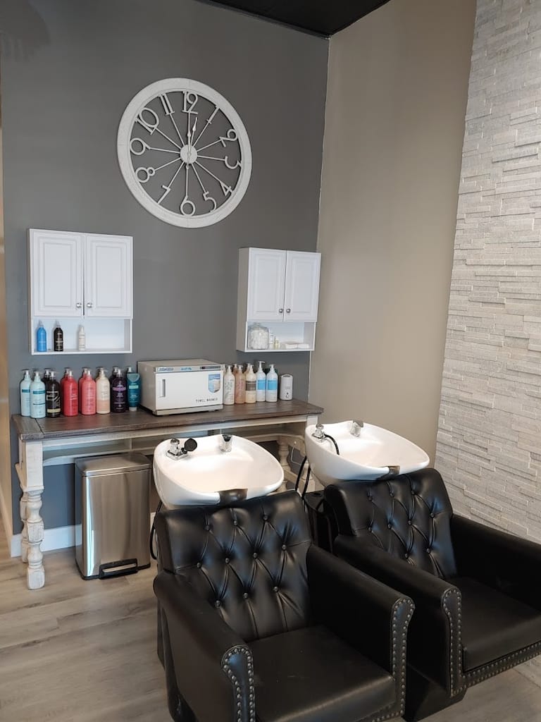 Interior view of Salon Lizzette