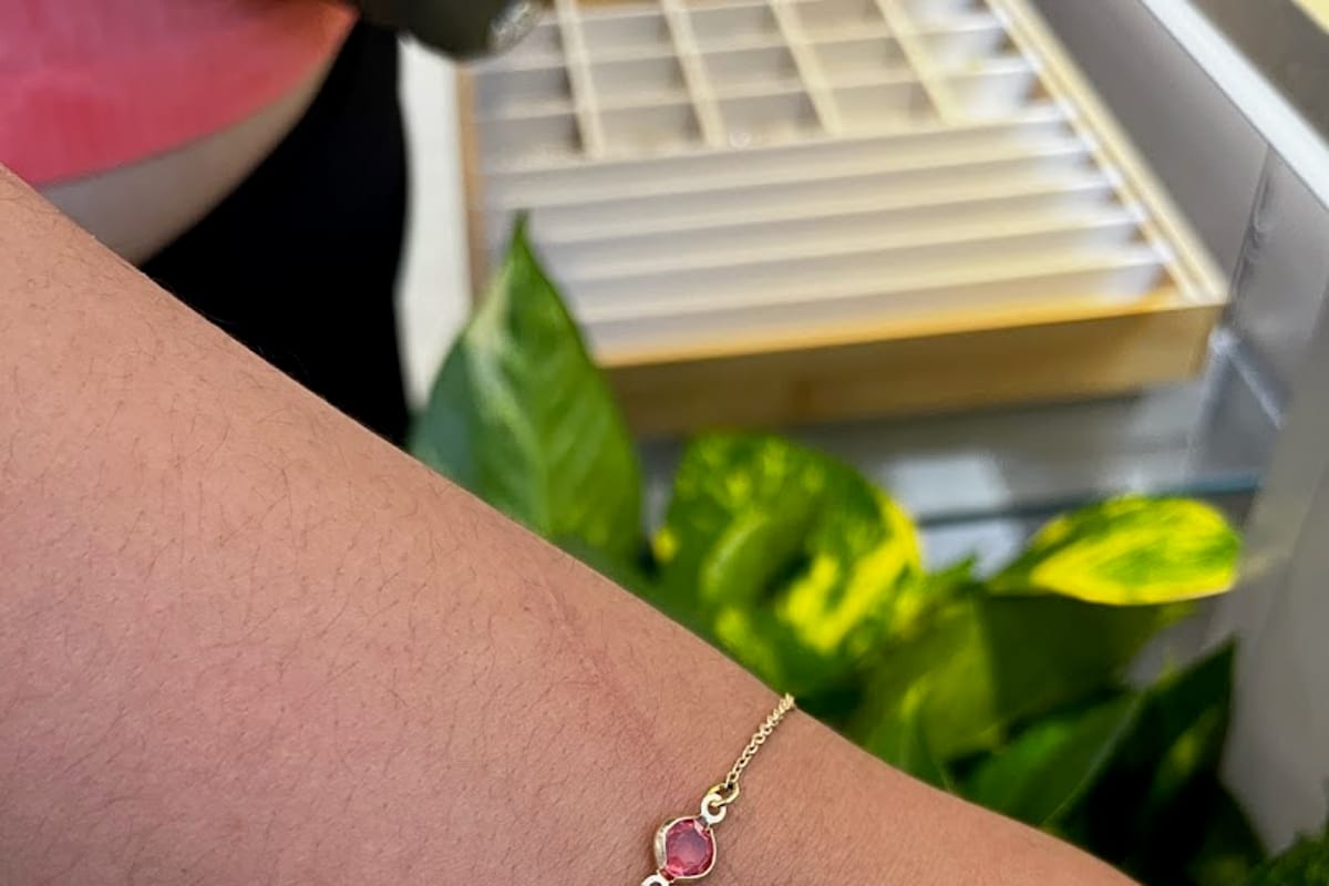 Embrace Permanent Jewelry dining area