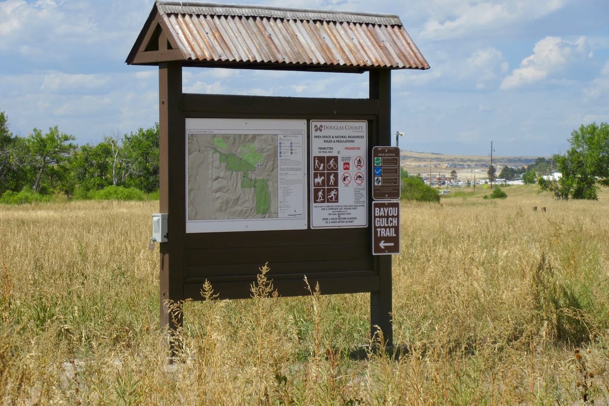 Bayou Gulch Trailhead atmosphere and seating