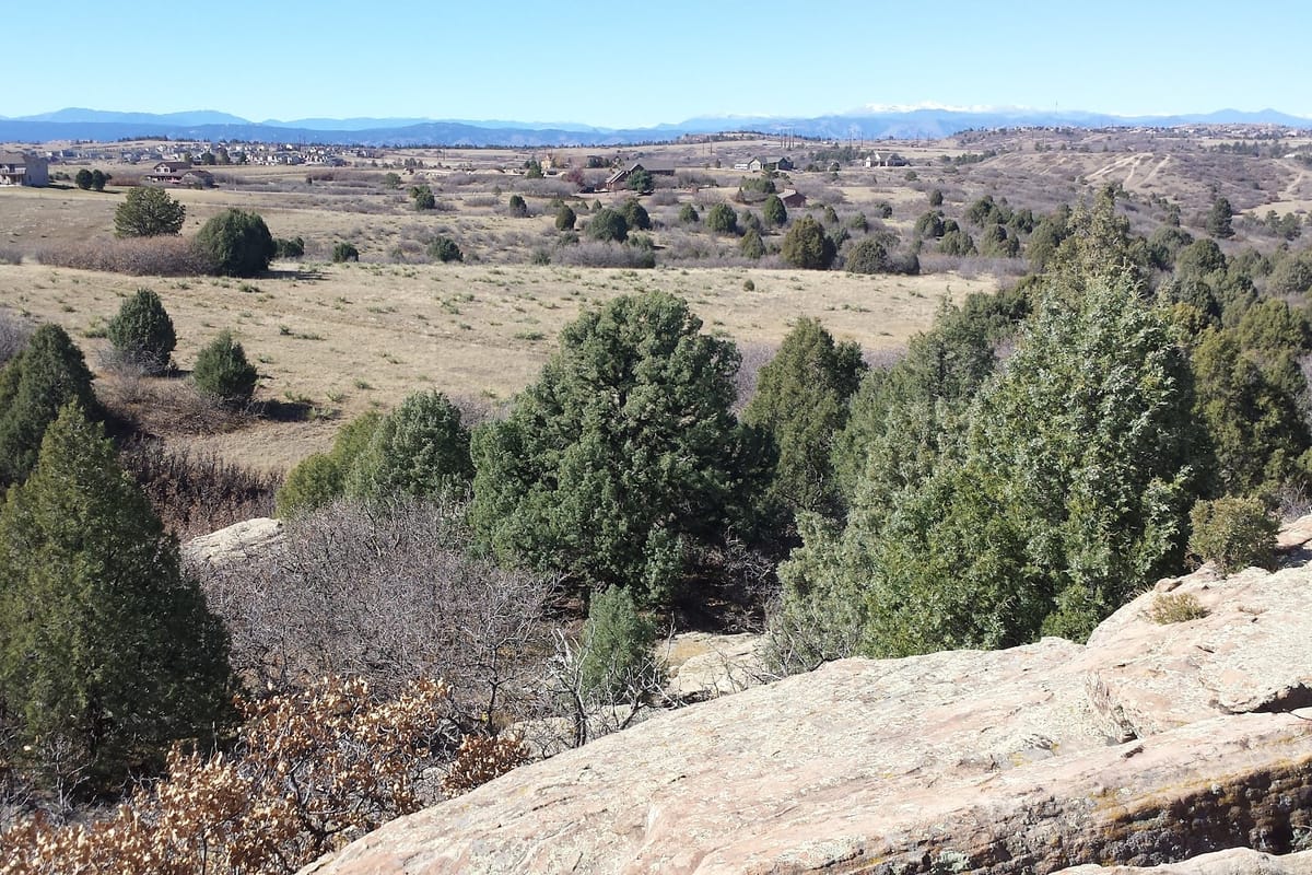 Hidden Mesa Open Space atmosphere and seating