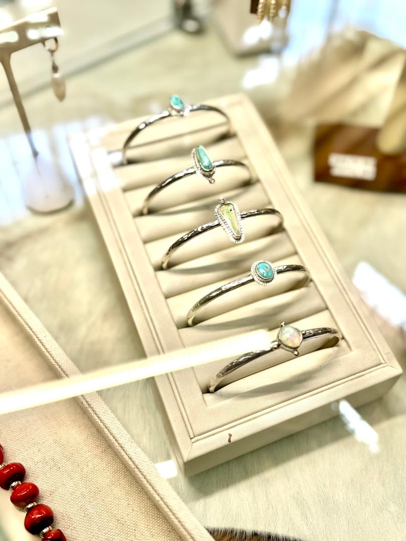 Bobbie Marie Jewelry & Permanent Jewelry dining area