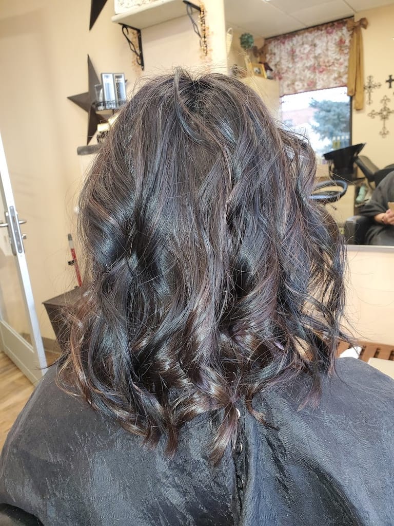 Zumbido Hair Studio atmosphere and seating