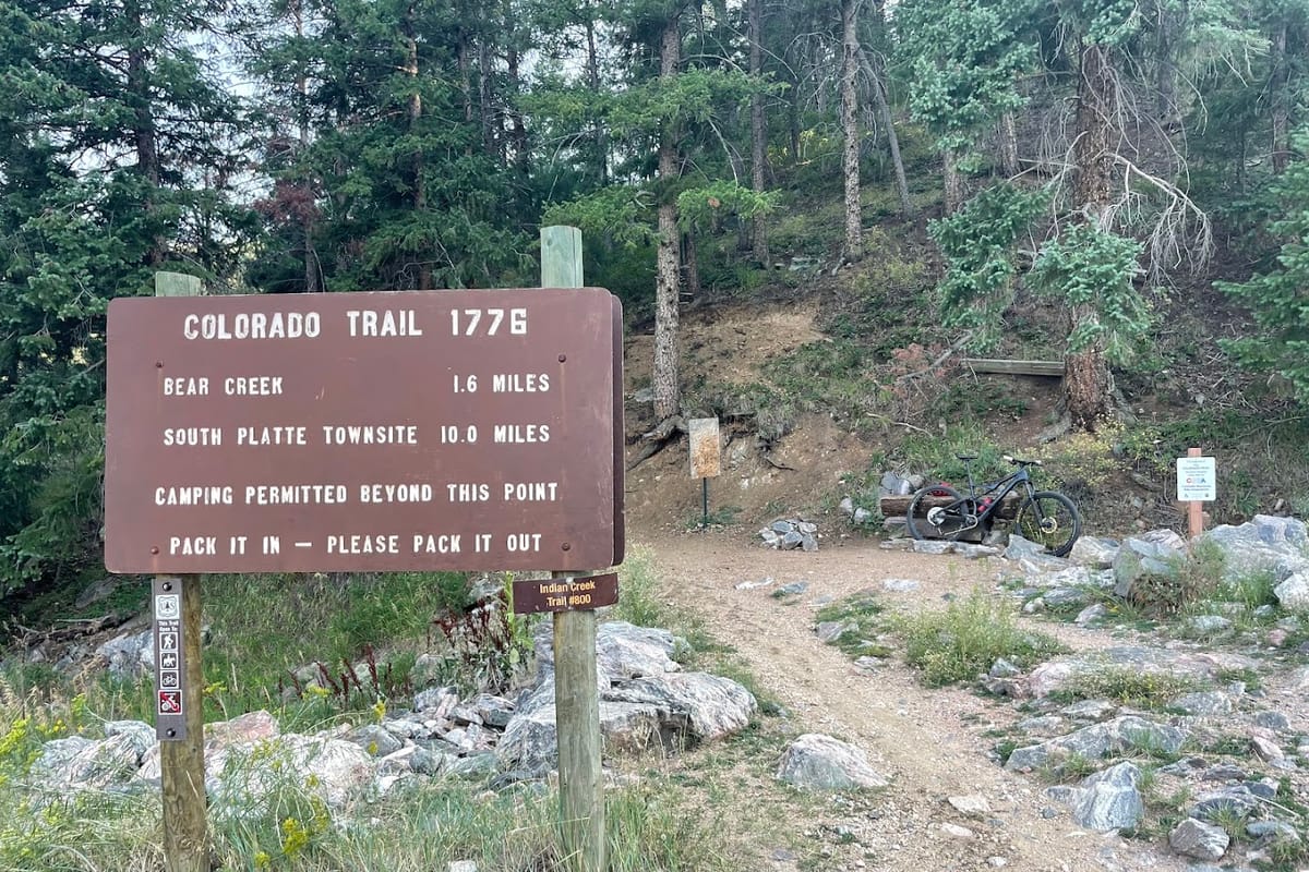 Colorado Trail / Indian Creek Trail Junction atmosphere and seating