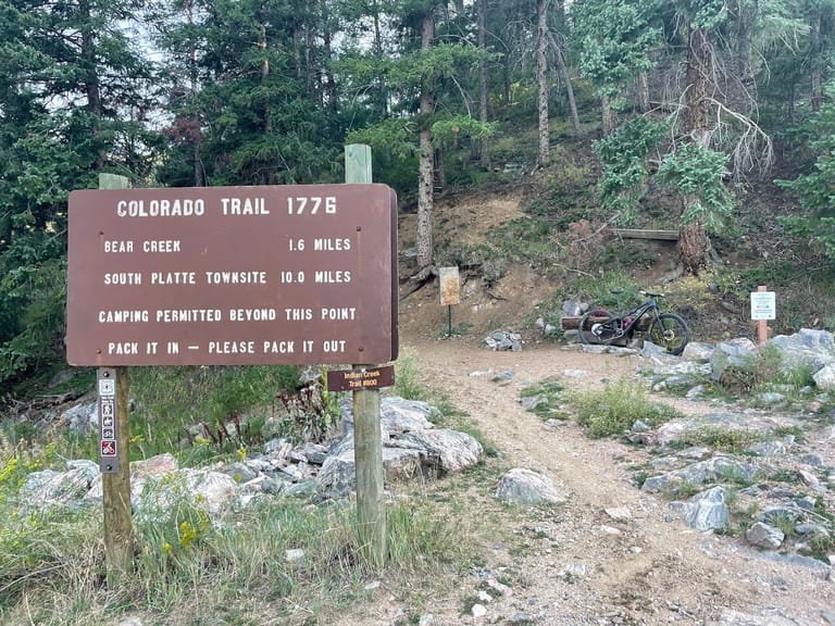 Colorado Trail / Indian Creek Trail Junction atmosphere and seating