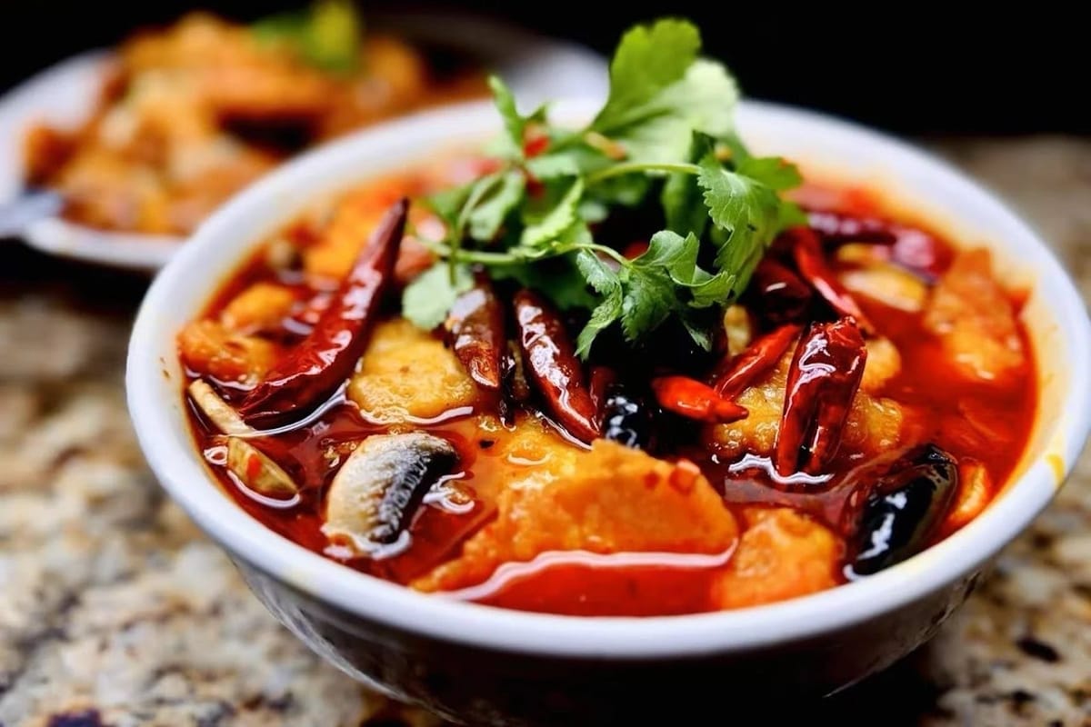 John Holly's Asian Bistro atmosphere and seating