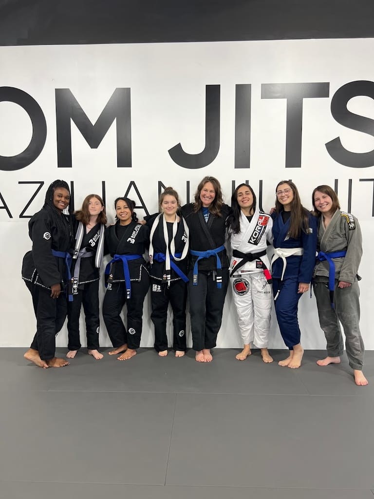Bom Jitsu Brazilian Jiu Jitsu - The Champions Factory dining area