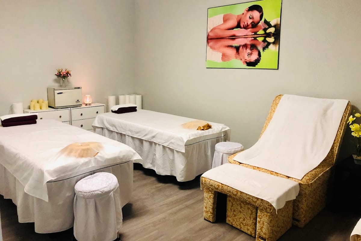 Interior view of En Vogue Massage