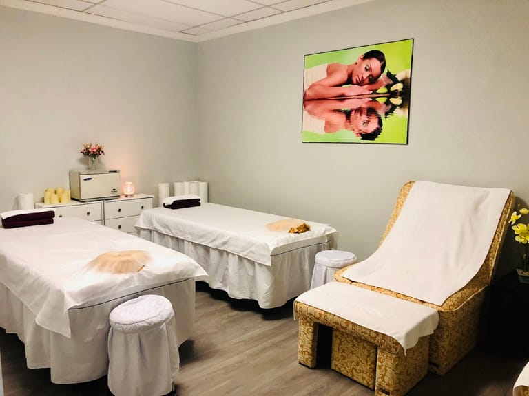 Interior view of En Vogue Massage