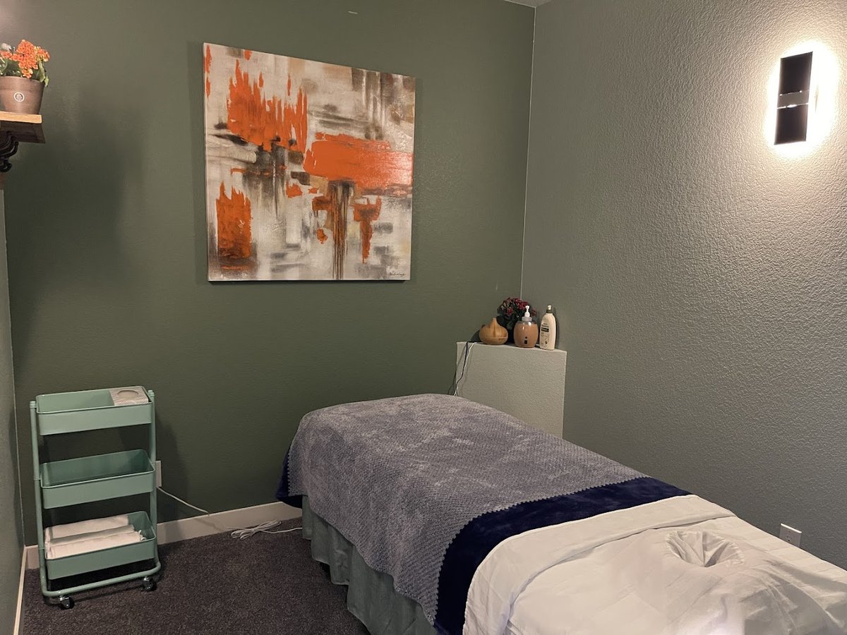 Su Microblading & Wellness Massage atmosphere and seating