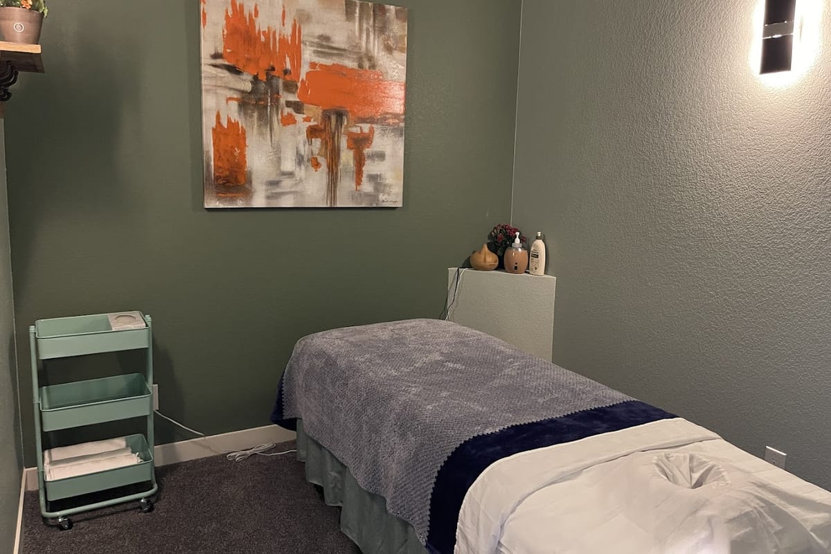 Su Microblading & Wellness Massage atmosphere and seating