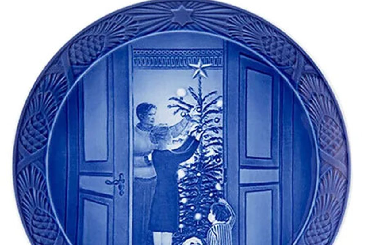 Interior view of Empire Gifts and Antiques