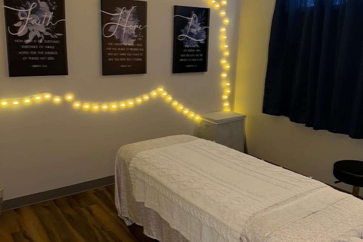 KUZI Massage & Body dining area