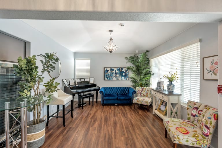 Gardens Care Senior Living - Red Hawk dining area