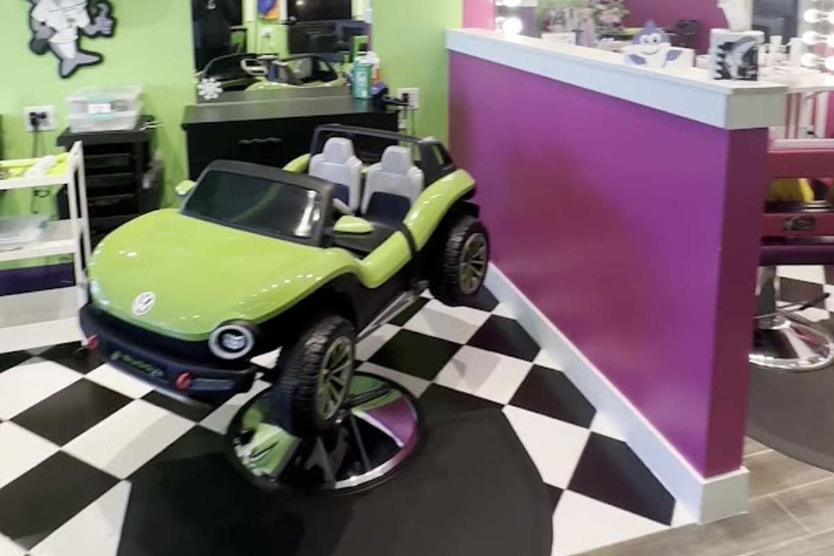 Sharkey's Cuts for Kids - Parker, CO atmosphere and seating