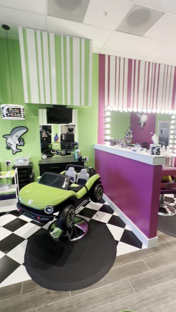 Sharkey's Cuts for Kids - Parker, CO atmosphere and seating