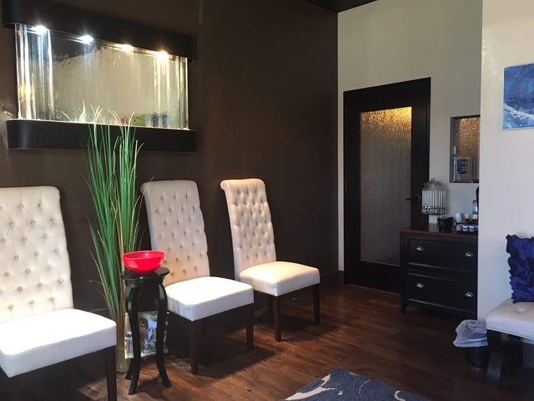 Elements Massage atmosphere and seating