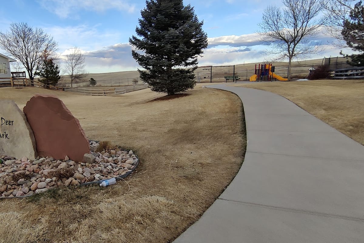 Mule Deer Park atmosphere and seating