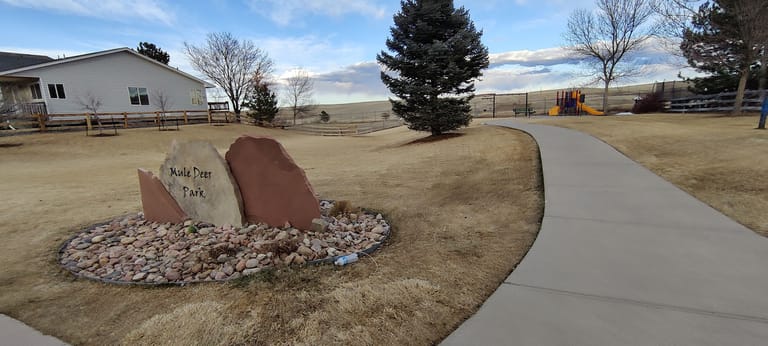 Mule Deer Park atmosphere and seating