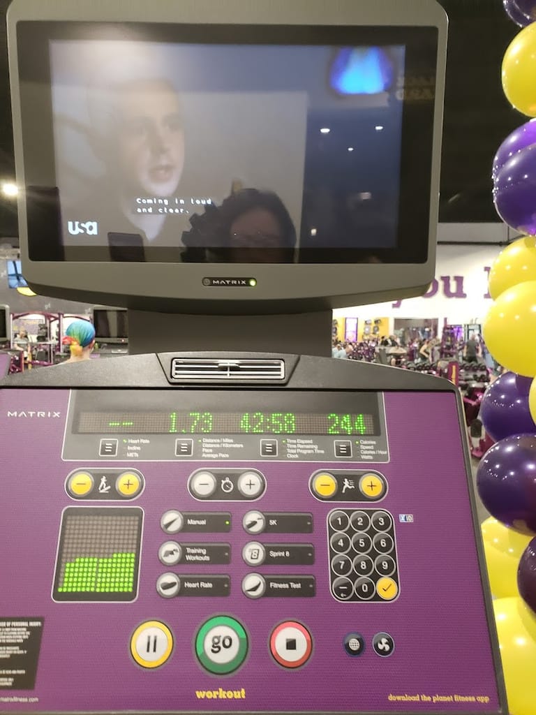 Planet Fitness dining area