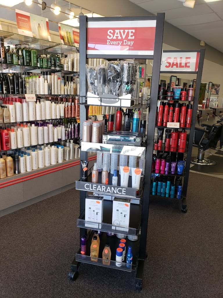 COST CUTTERS atmosphere and seating