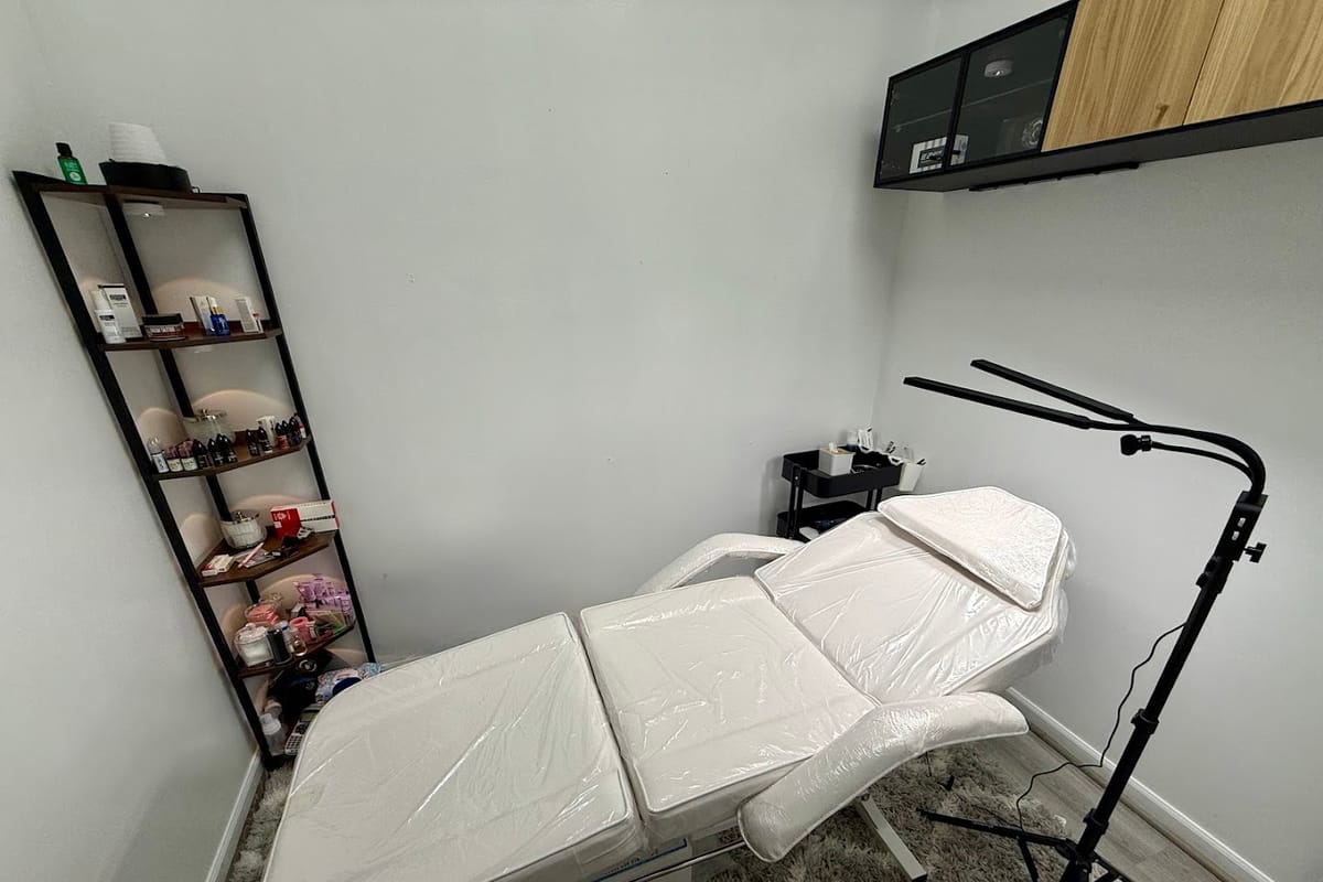 Stephy Beauty - Permanent Makeup atmosphere and seating