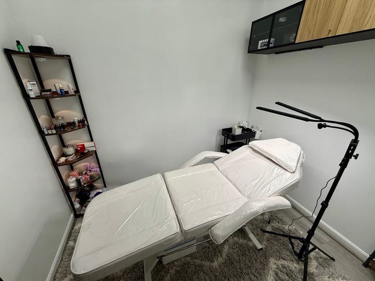 Stephy Beauty - Permanent Makeup atmosphere and seating