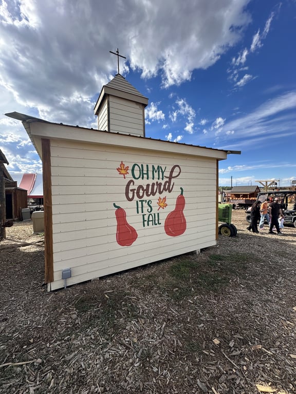 The Oh My Gourd It's Fall mural at Lone Creek Farms