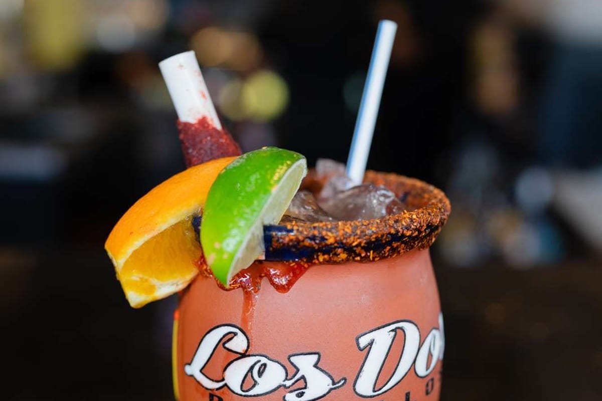 Los Dos Potrillos - Castle Rock atmosphere and seating
