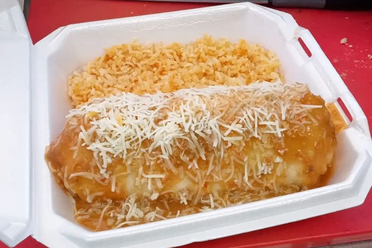Los Garcia Tacos food truck atmosphere and seating