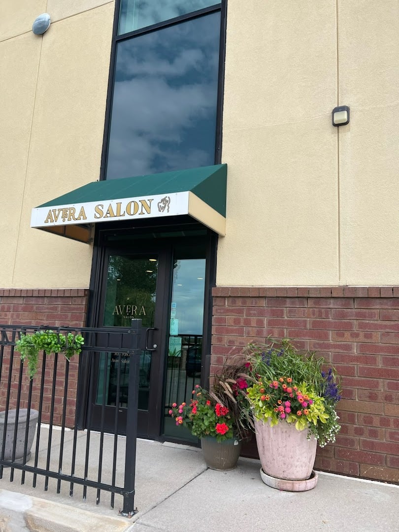 Avera Salon dining area